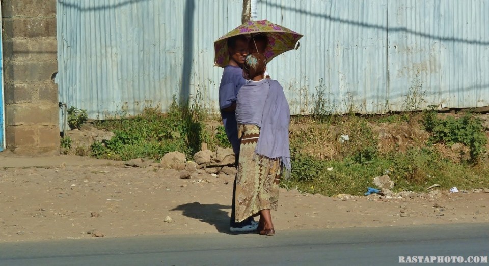rastaphoto.com (c) North West Addis Ababa (10) (1024x558) Arbeynoch Street family